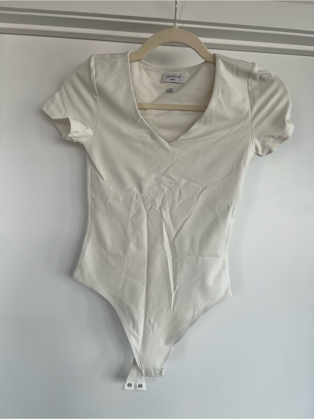 Aritzia Contour White V-Neck Bodysuit, Size XS